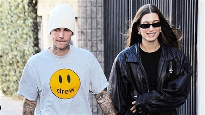 Justin & Hailey Bieber Cuddle In Sweet PDA Photos From Hawaii – Hollywood Life