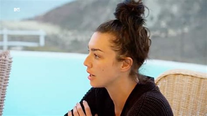 She Dishes On The Show – Hollywood Life