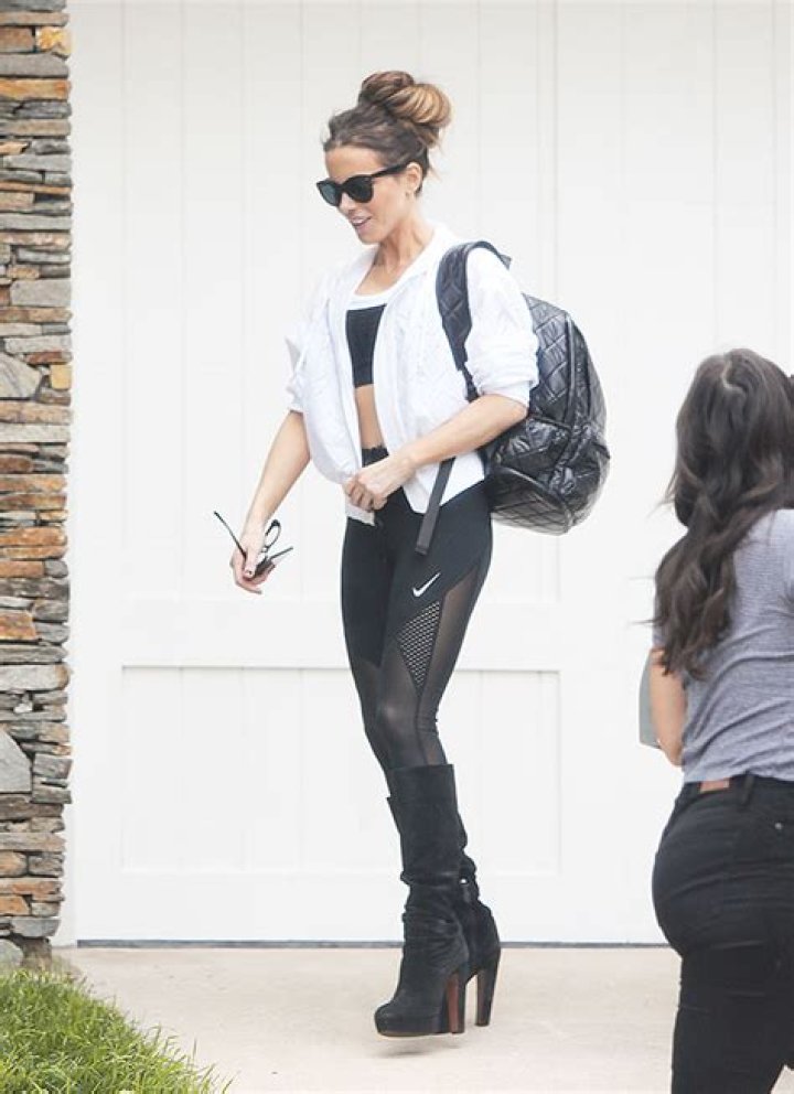 Kate Beckinsale In Sports Bra & Leggings In Los Angeles – Pics – Hollywood Life