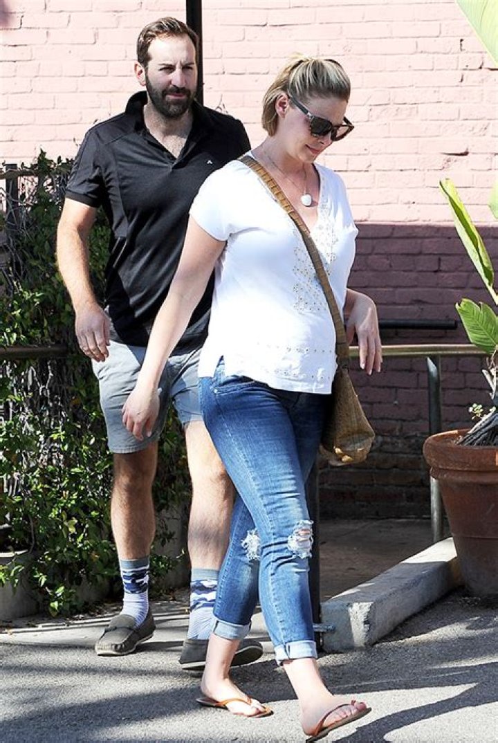 Katherine Heigl Flaunts Baby Bump At 6 Months Pregnant On Lunch Date With Josh Kelley