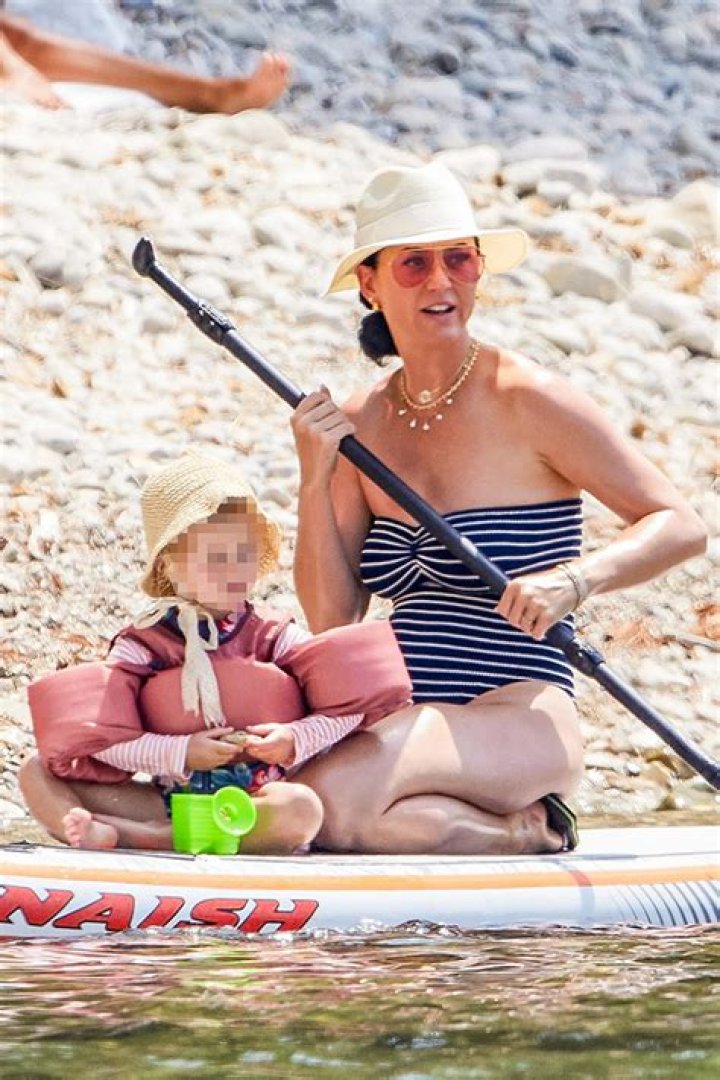 Katy Perry Enjoys A Beach Day With Daughter Daisy After 1st Birthday – Hollywood Life