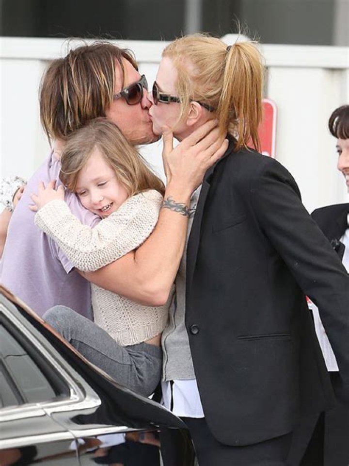 Keith Urban’s Affectionate Reunion With Wife Nicole Kidman & Daughters