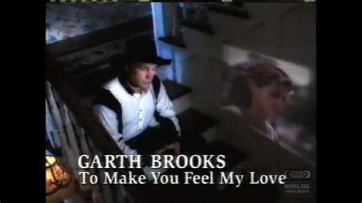 Kelly Clarkson Cries Over Garth Brooks ‘Make You Feel My Love’ Cover: Watch – Hollywood Life