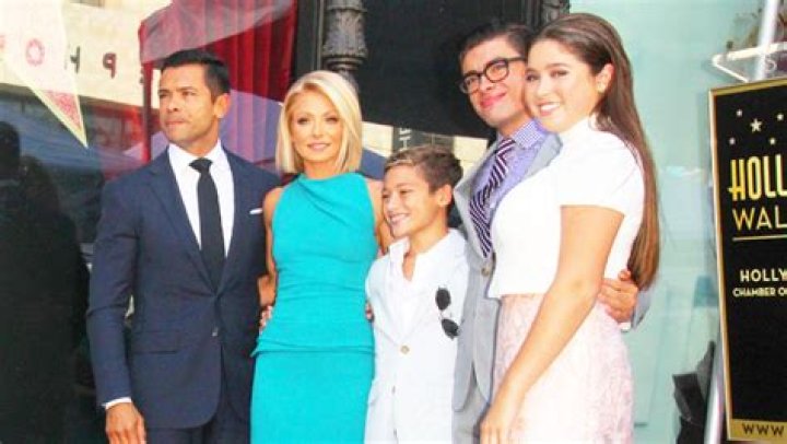 Kelly Ripa’s 3 Kids Bring Her Flowers To Talk Show Ahead Of Mother’s Day: Family Photo