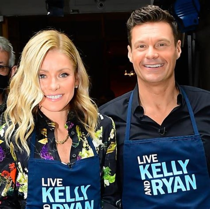 Kelly Ripa Leaving ‘Live’? Her Talk Show Future Revealed – Hollywood Life