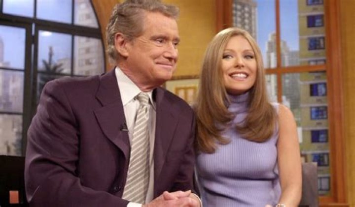 Kelly Ripa Talks Sexism On ‘Live!’, Michael Strahan Exit – Hollywood Life