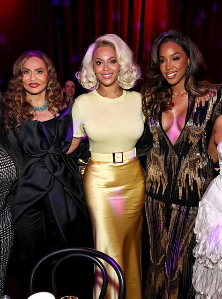 Kelly Rowland & Tina Knowles Arrive At July 4th Hamptons Party: Photos – Hollywood Life