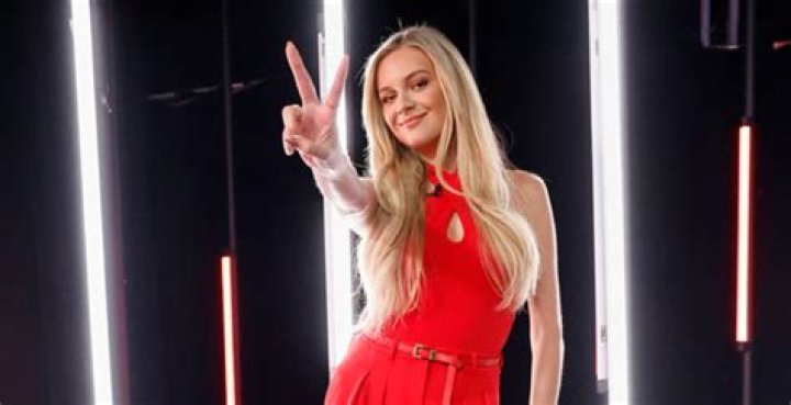 Kelsea Ballerini & The Chainsmokers’ Performance At VS Fashion Show – Hollywood Life