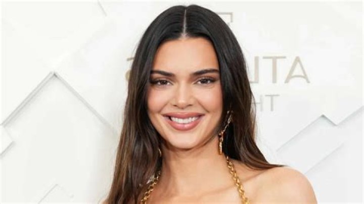 Kendall Jenner FaceTimes With ‘Harry’ In Kylie Jenner’s Vlog: Tweets – Hollywood Life