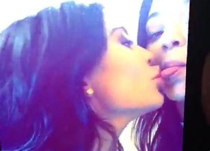 The Sisters Get Steamy On Snapchat – Hollywood Life