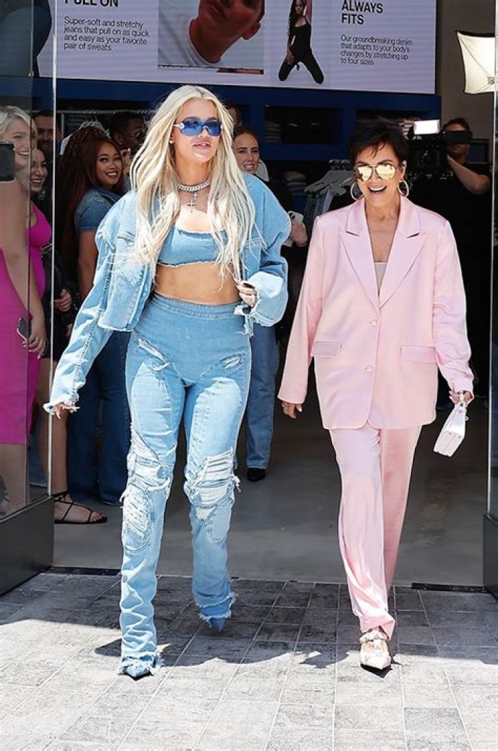 Khloe Kardashian Channels Britney Spears In Blonde Hair & Denim – Hollywood Life