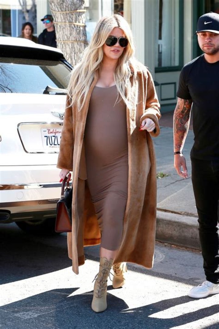 Khloe Kardashian Pregnant In Clingy Dresses — Pics