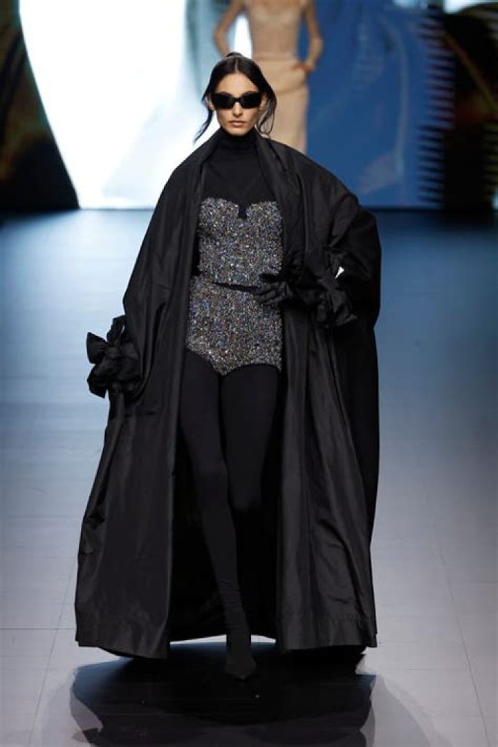 Kim Kardashian On Dolce & Gabbana Runway At Milan Fashion Week – Hollywood Life