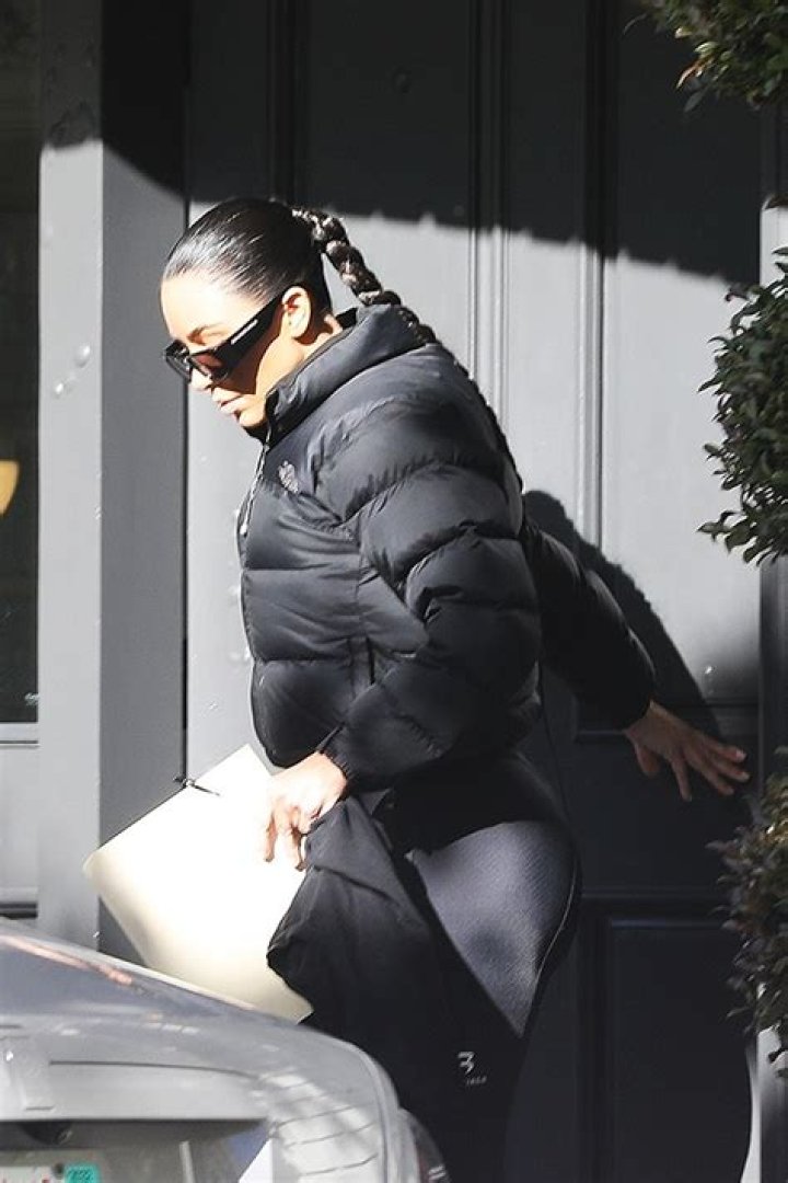 Kim Kardashian Holds A Folder Of Papers After Kanye West Clapback – Hollywood Life