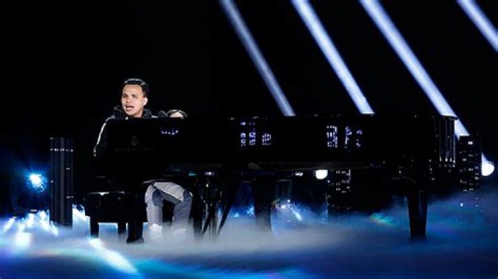 Sings Harry Styles Song – Hollywood Life