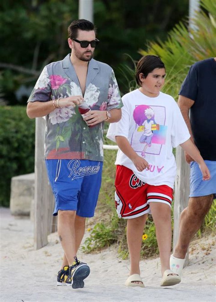Kourtney Kardashian & Scott Disick Reunite For Fun Beach Day With Kids Mason, 10, Penelope, 8 & Reign, 5