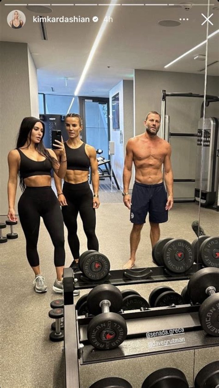 Kourtney & Khloe Kardashian Body Photos — See The Pics