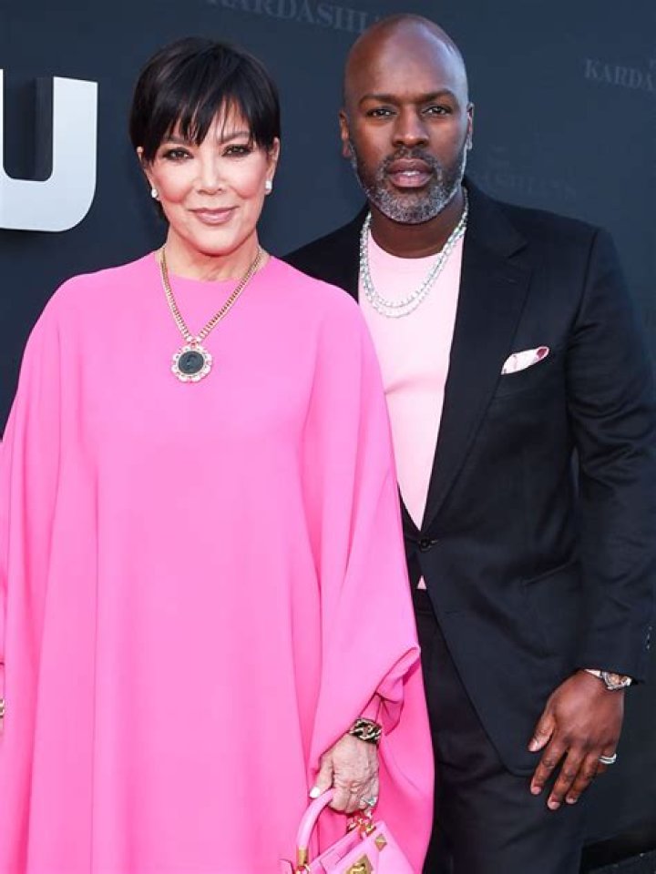 Kris Jenner Sparks Engagement Rumors After Wearing Diamond Ring: Pics – Hollywood Life