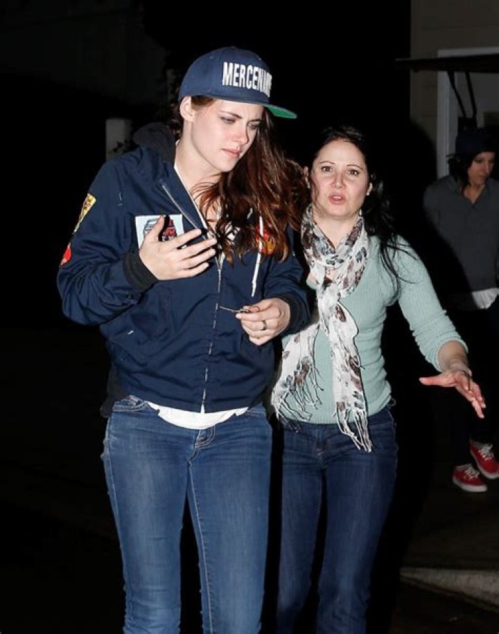 Kristen Stewart Cries After Thanksgiving: Over Robert Pattinson?