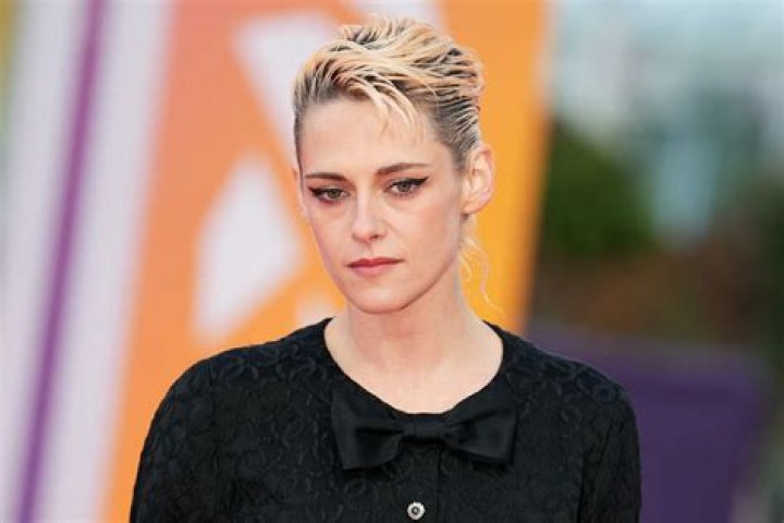 Kristen Stewart Shopping On Thanksgiving: Prepping For Robert Pattinson?