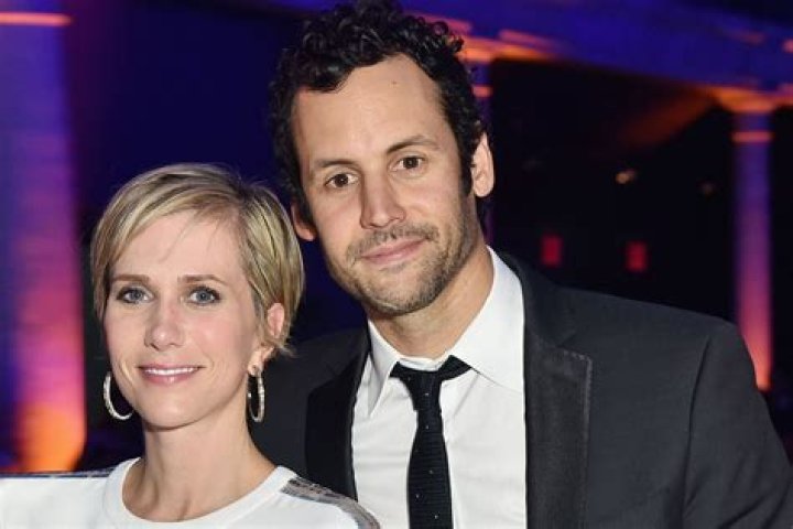 Kristen Wiig Married: Actress Confirms She Wed Avi Rothman By Casually Calling Him ‘Husband’
