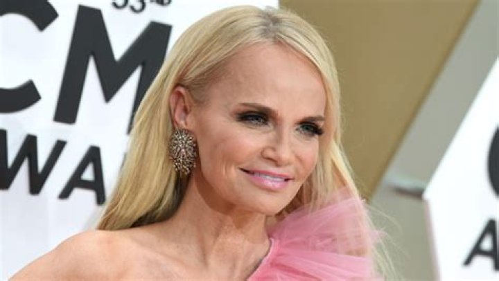 Kristin Chenoweth Reveals How She Deals With Chronic Pain After Near-Career-Ending Injury
