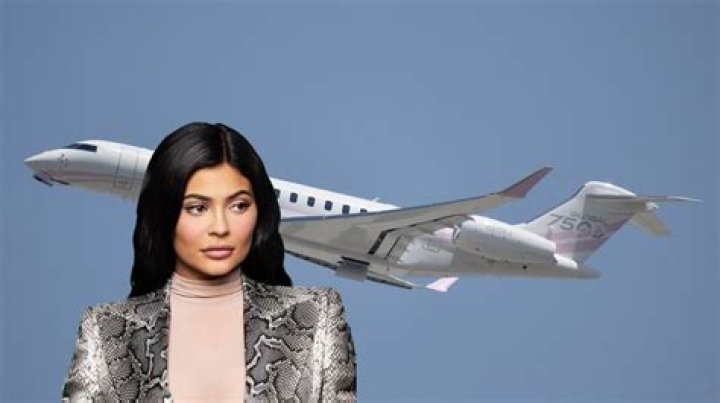 Kylie Jenner Rocks Daisy Dukes & Goes Makeup-Free On $70M Private Jet: Photos