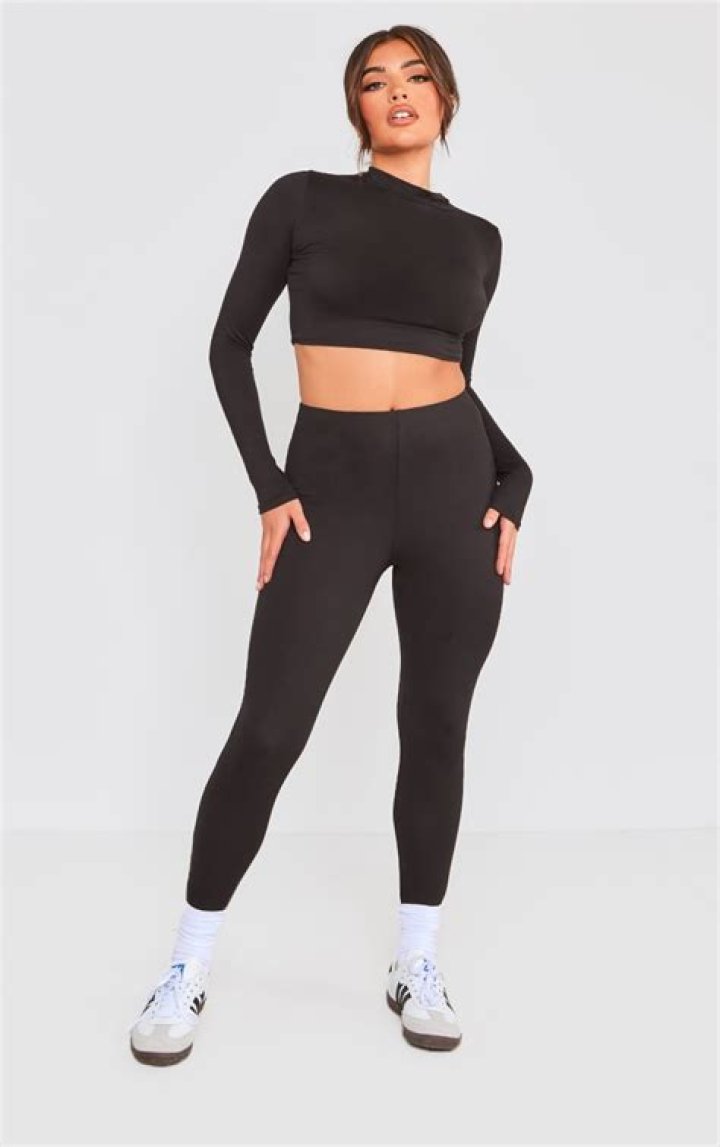 Kylie Jenner Goes For A Hike In A Crop Top & Leggings During Intense Workout