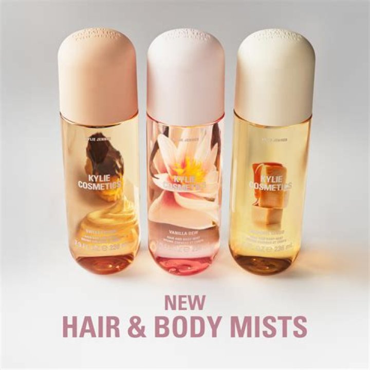 Did Kylie Jenner Have The Ultimate Spray Tan Fail? Her Hands & Face Are 2 Entirely Different Colors