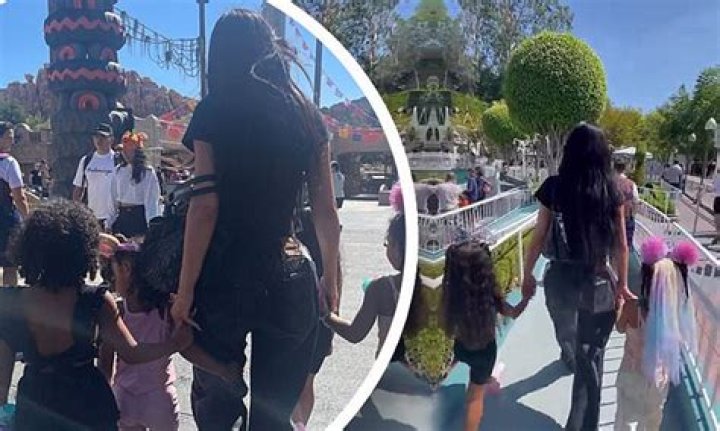 Kylie Jenner Juggles The Karjenner Cousins – Stormi, Chicago, True, & Dream – At Disneyland