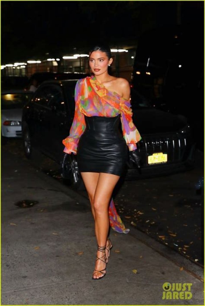 Kylie Jenner & Daughter Stormi Nearly Twin In Colorful Outfits: Photos – Hollywood Life