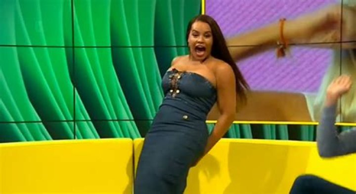 Watch Her Wardrobe Malfunction – Hollywood Life