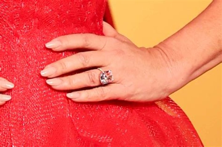 Jeff Bezos Got Her A Massive Diamond – Hollywood Life