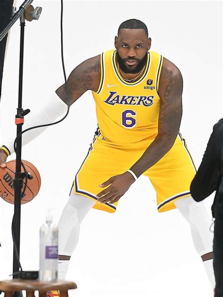 LeBron James Punches Isaiah Stewart & Is Ejected — Video – Hollywood Life