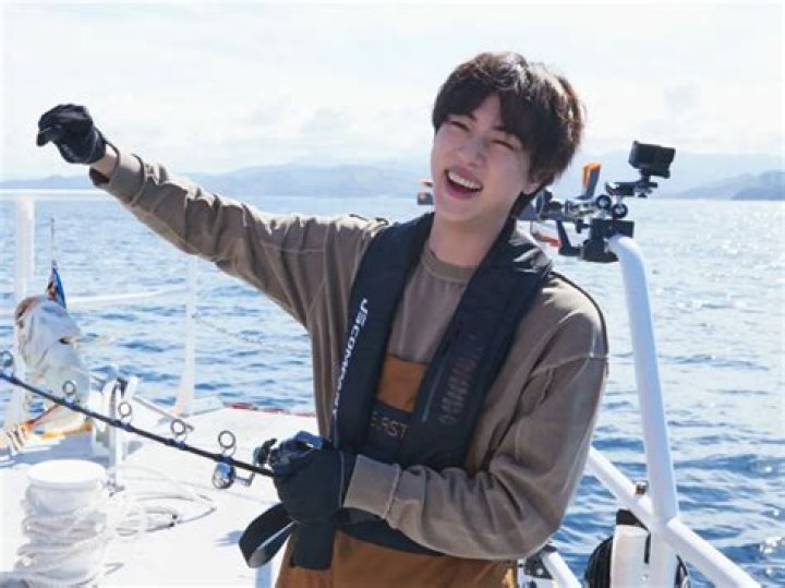 Lee Hyun Resurfaces In Rare Photo With BTS’ Jin & Suga On Fishing Trip & Fans Go Wild