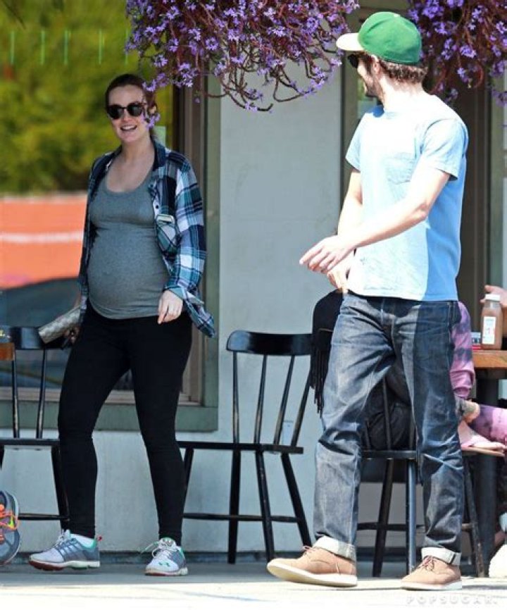 Leighton Meester Appears Pregnant With Baby No. 2: ‘Gossip Girl’ Star Debuts Alleged Bump In New Pics