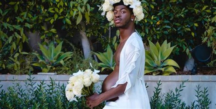 Lil Nas X Rocks Baby Bump To Promote Debut Album ‘Montero’ – Hollywood Life