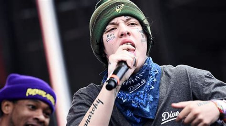 See Girlfriend Annie Smith’s Instagram Message – Hollywood Life