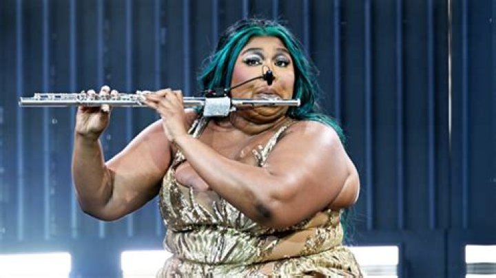 Lizzo Plays ‘Lord Of The Rings’ Theme Song With Flute As Legolas – Hollywood Life