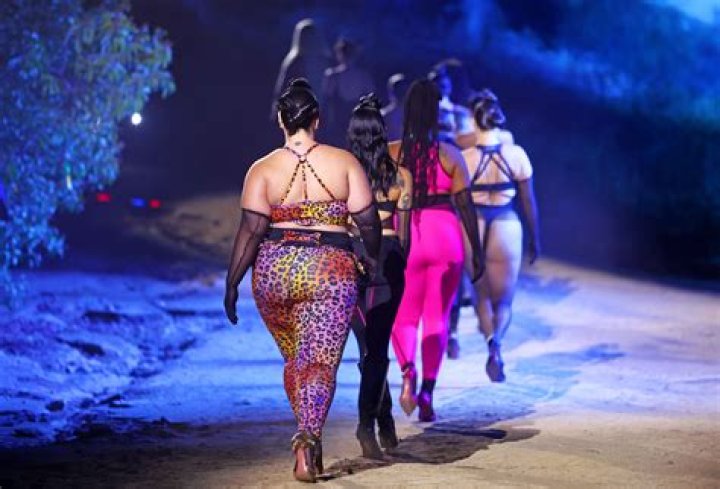 Lizzo Twerks At Rihanna’s Savage X Fenty 2020 Show In Lingerie – Hollywood Life