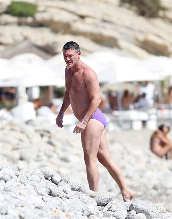 Luke Evans Rocks Purple Speedo During Ibiza Vacation: Photos – Hollywood Life