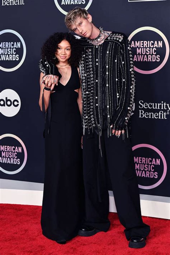 Machine Gun Kelly’s Daughter Casie, 13, Raps Jay-Z Song In Sweet Daddy-Daughter Performance