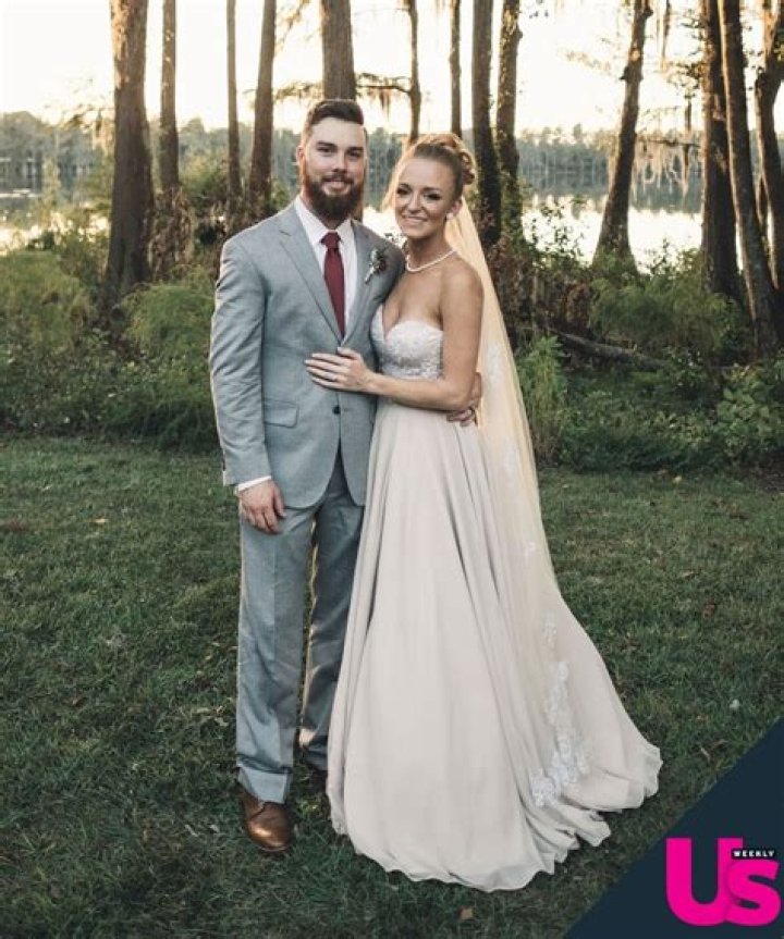 Maci Bookout’s Wedding Details — Bentley Was A ‘Mini Best Man’ & More – Hollywood Life