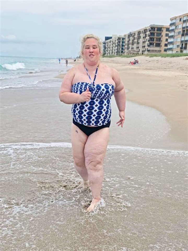 Mama June Running On Beach In Swimsuit: Photos – Hollywood Life