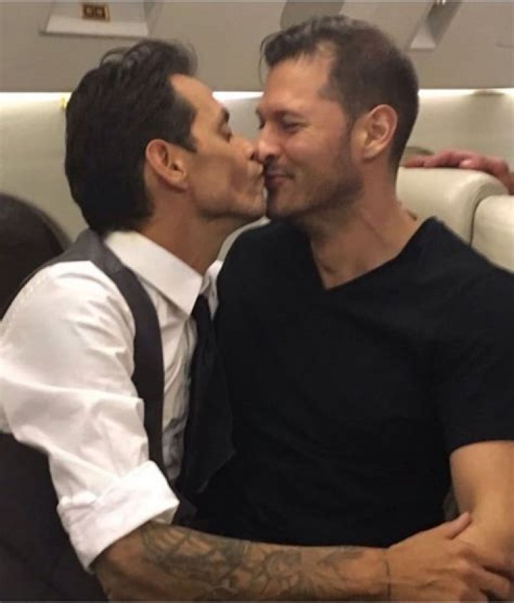 Marc Anthony & Fiancee Nadia Ferreira Kissing On Yacht In Miami: Photo – Hollywood Life