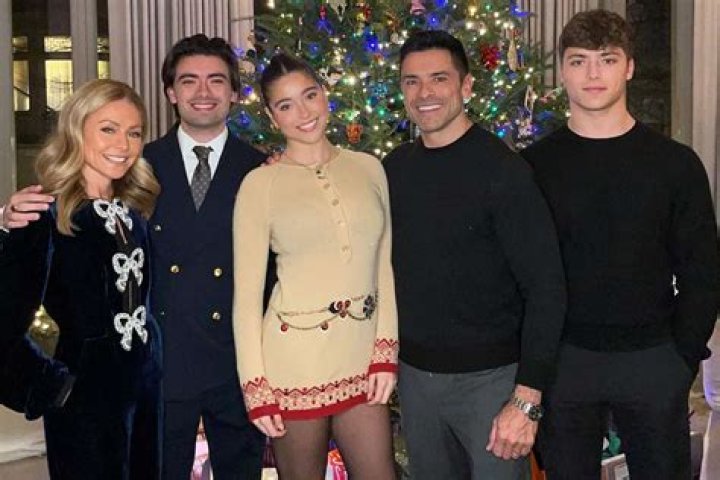 Mark Consuelos & Kelly Ripa Can’t Wait To Be Empty-Nesters So They Can Be ‘Naked All The Time’