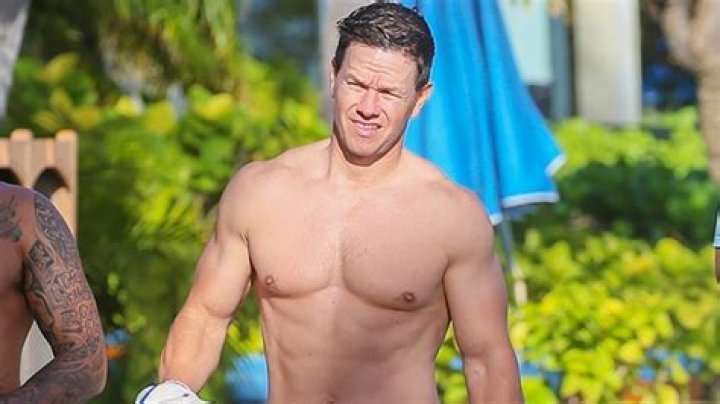 Mark Wahlberg Shows Off His Rock-Hard Abs in Hawaii – Pics – Hollywood Life