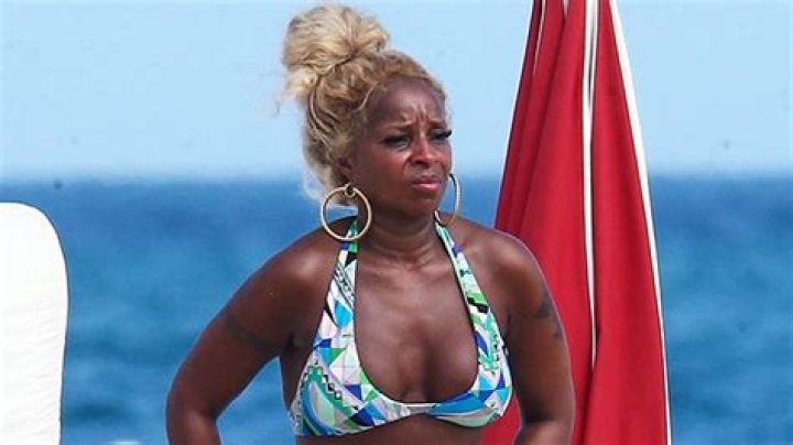 Mary J. Blige’s Blue Bikini In Miami – Photos – Hollywood Life