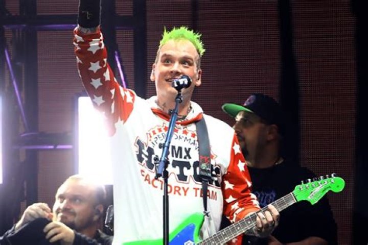 Matt Skiba – Hollywood Life
