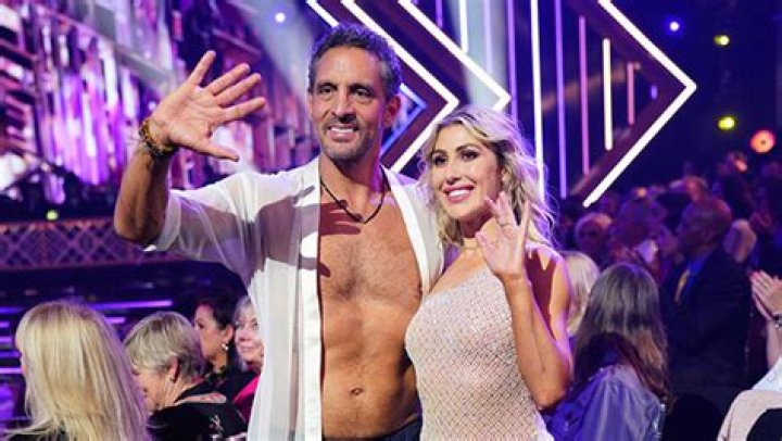 Mauricio Umansky and ‘DWTS’ Partner Emma Slater Deny They’re Dating – Hollywood Life